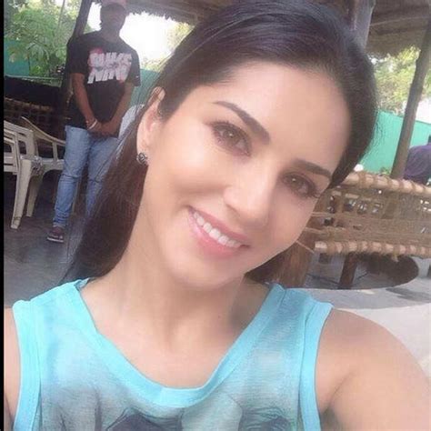 sunny leone hot|Sunny Leone's hot, sexy and cute selfies .